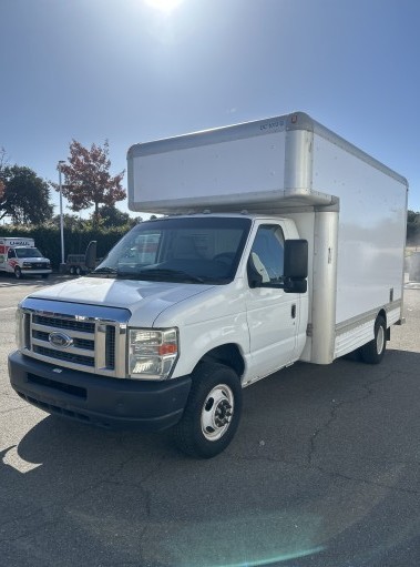 Camión con caja de 201214 ft usado a la venta