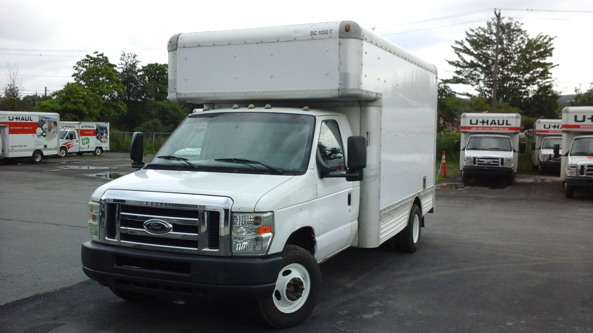 Camión con caja de 200814 ft usado a la venta