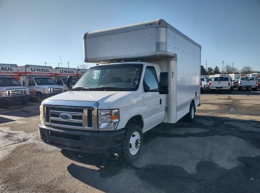 Camión con caja de 200814 ft usado a la venta