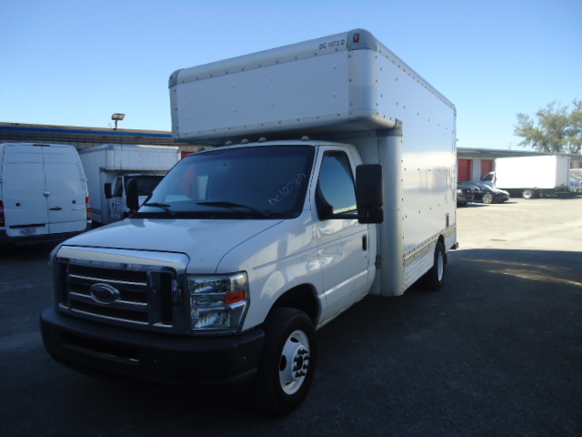 Used 2009 14 ' Box Truck for sale