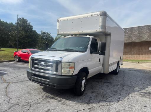 Camión con caja de 200914 ft usado a la venta