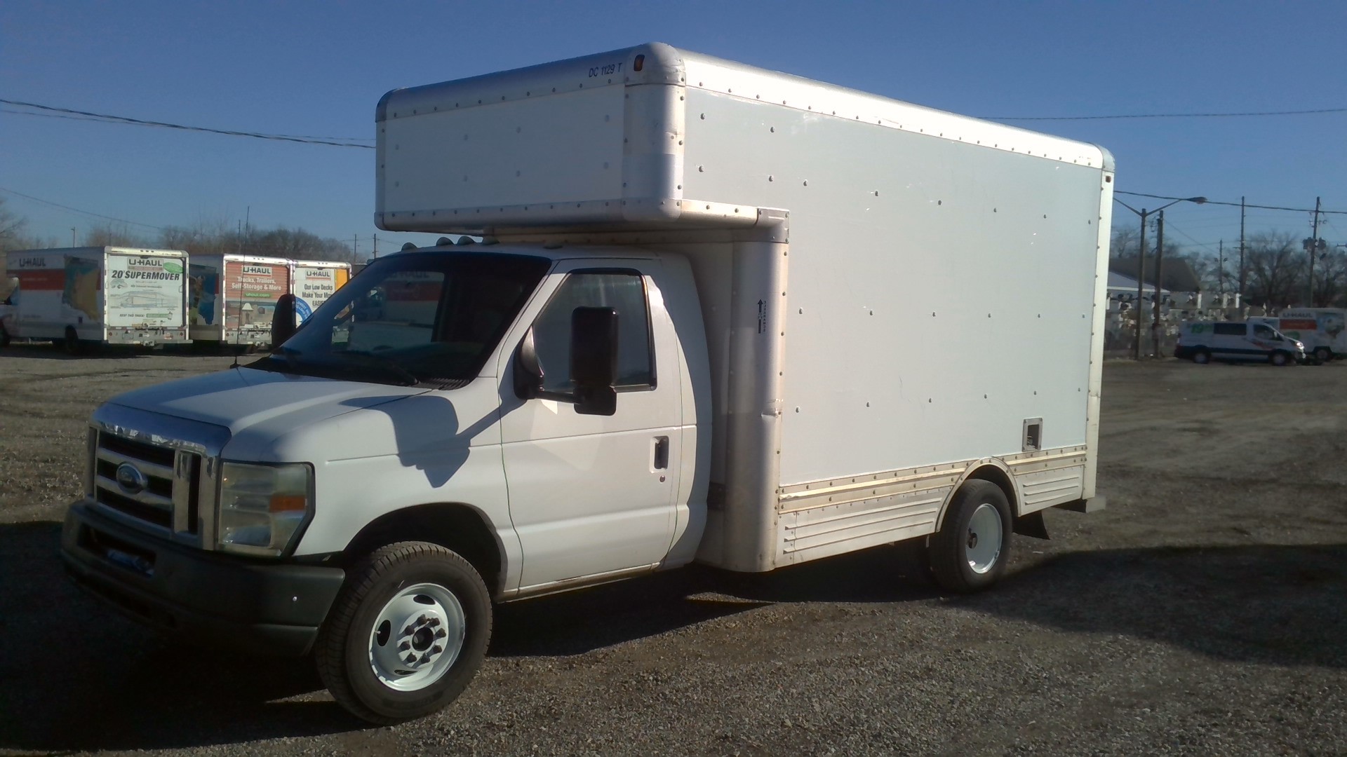 Camion usagé avec fourgon 2008 14 pi à vendre