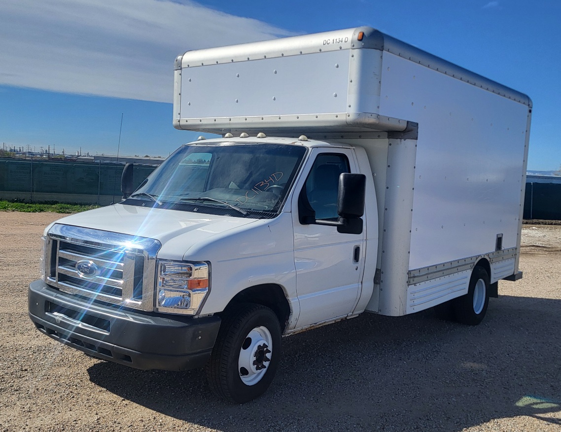 Camion usagé avec fourgon 2009 14 pi à vendre