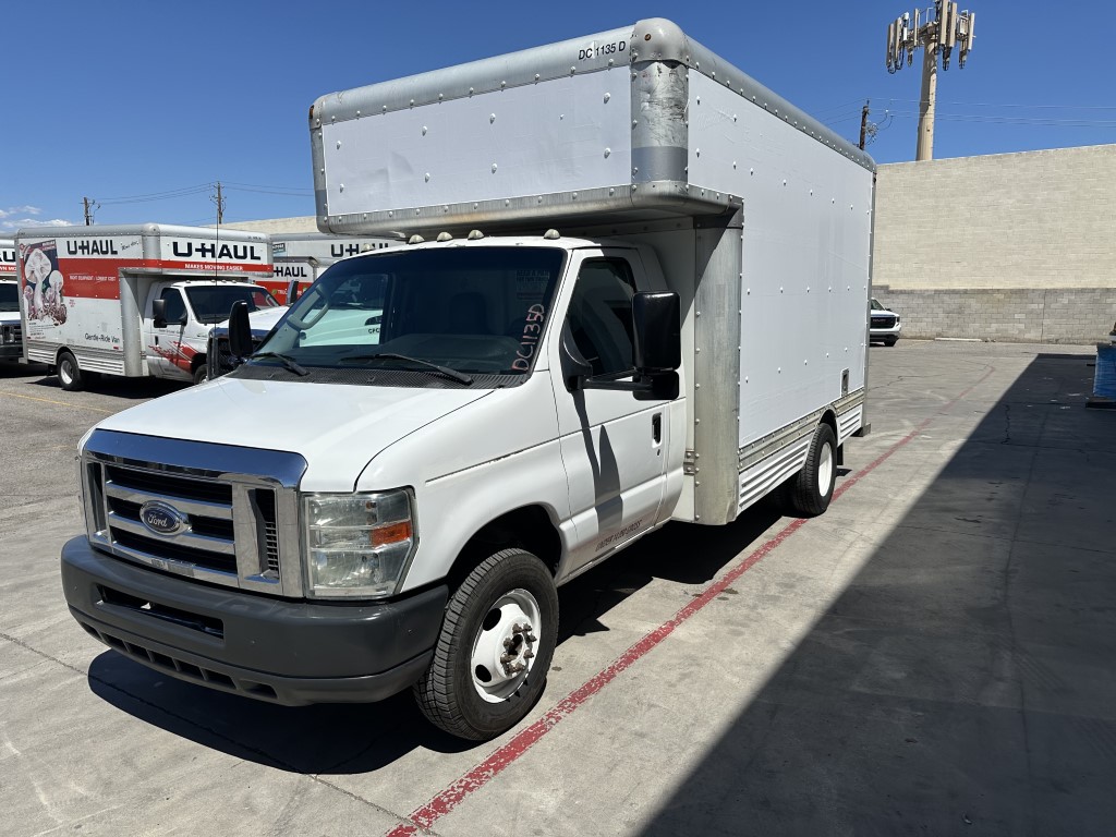 Camion usagé avec fourgon 2009 14 pi à vendre