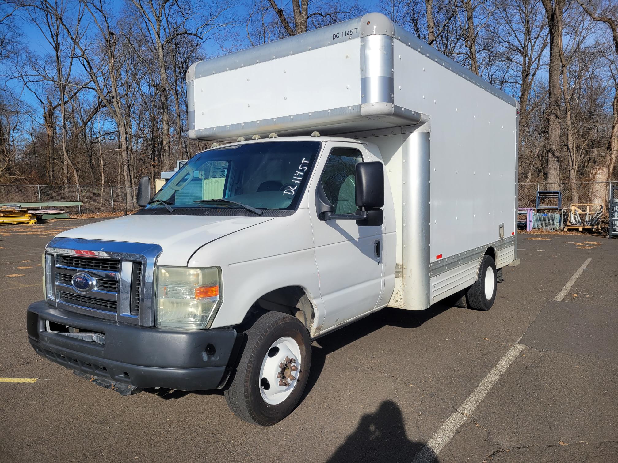 Camion usagé avec fourgon 2008 14 pi à vendre