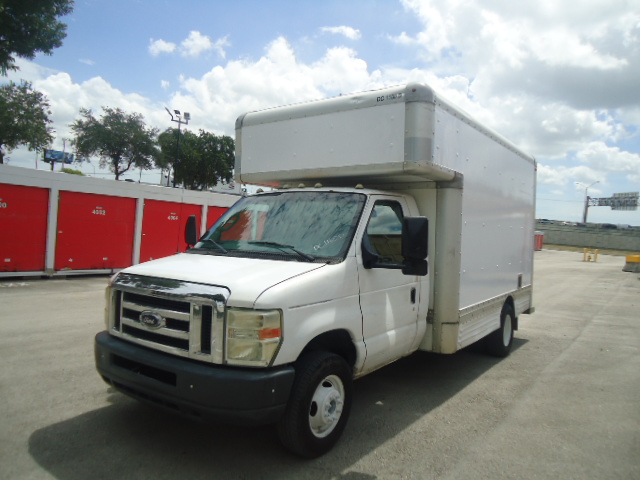 Used 2009 14 ' Box Truck for sale