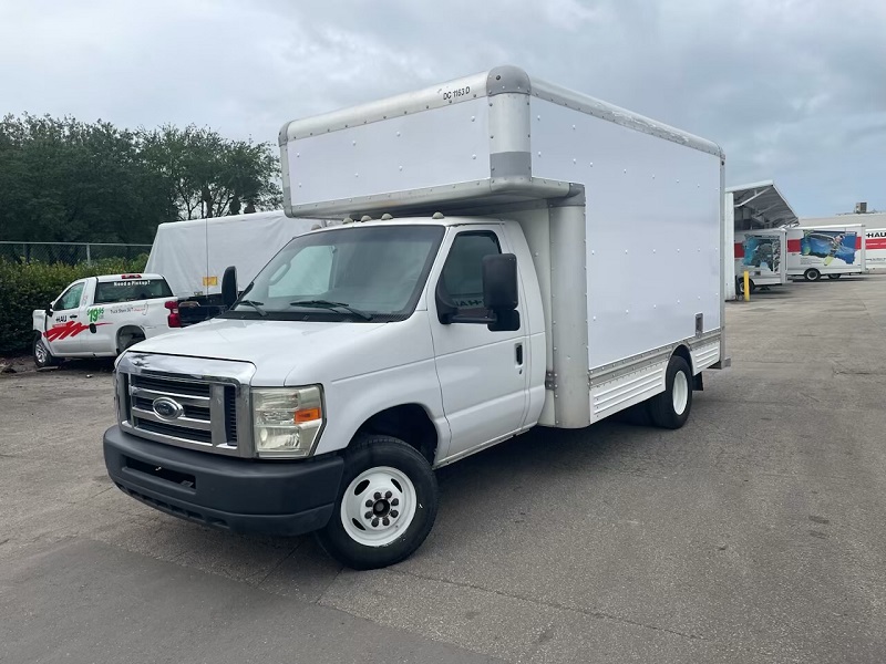 Camion usagé avec fourgon 2009 14 pi à vendre