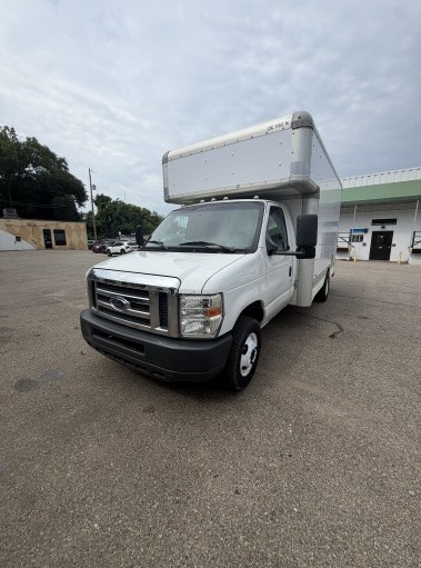 Used 2010 14 ' Box Truck for sale