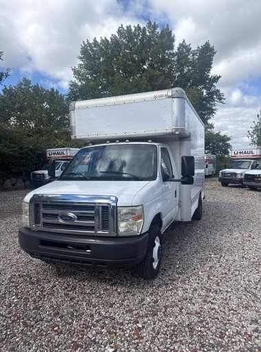 Camión con caja de 201014 ft usado a la venta