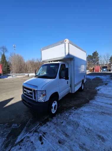 Camion usagé avec fourgon 2008 14 pi à vendre