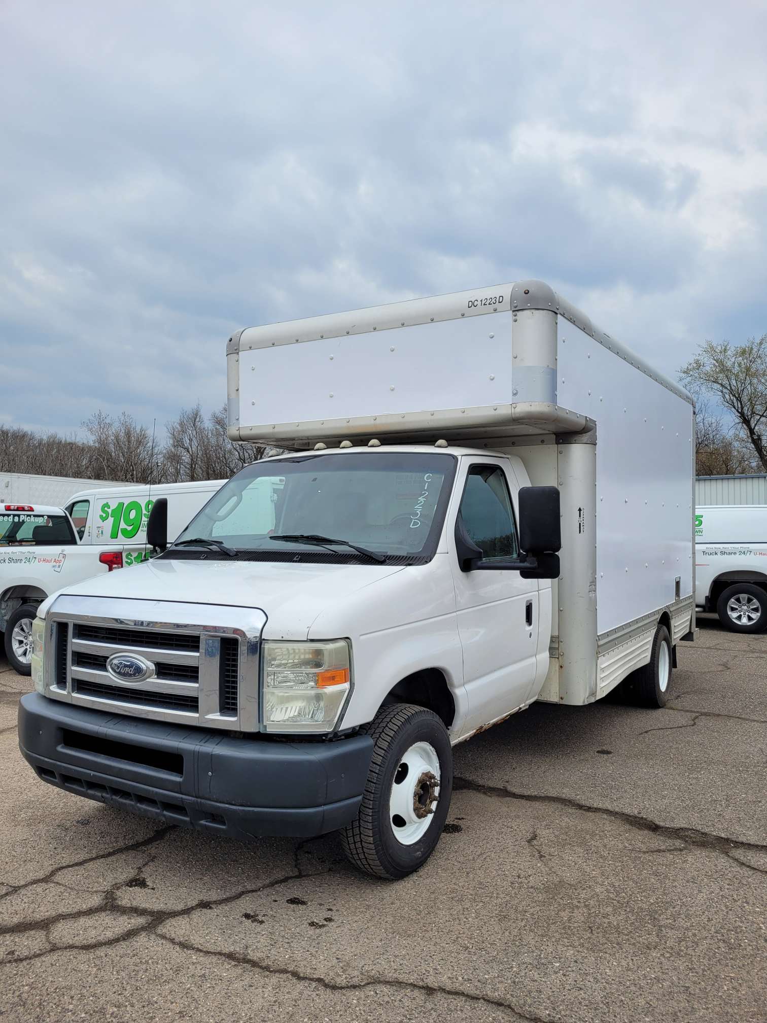 Used 2009 14 ' Box Truck for sale