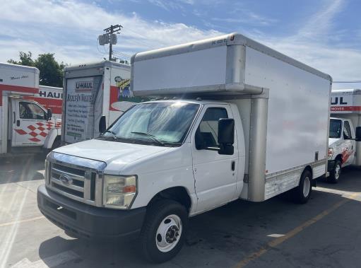 Camión con caja de 200814 ft usado a la venta