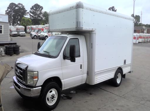 Camion usagé avec fourgon 2008 14 pi à vendre