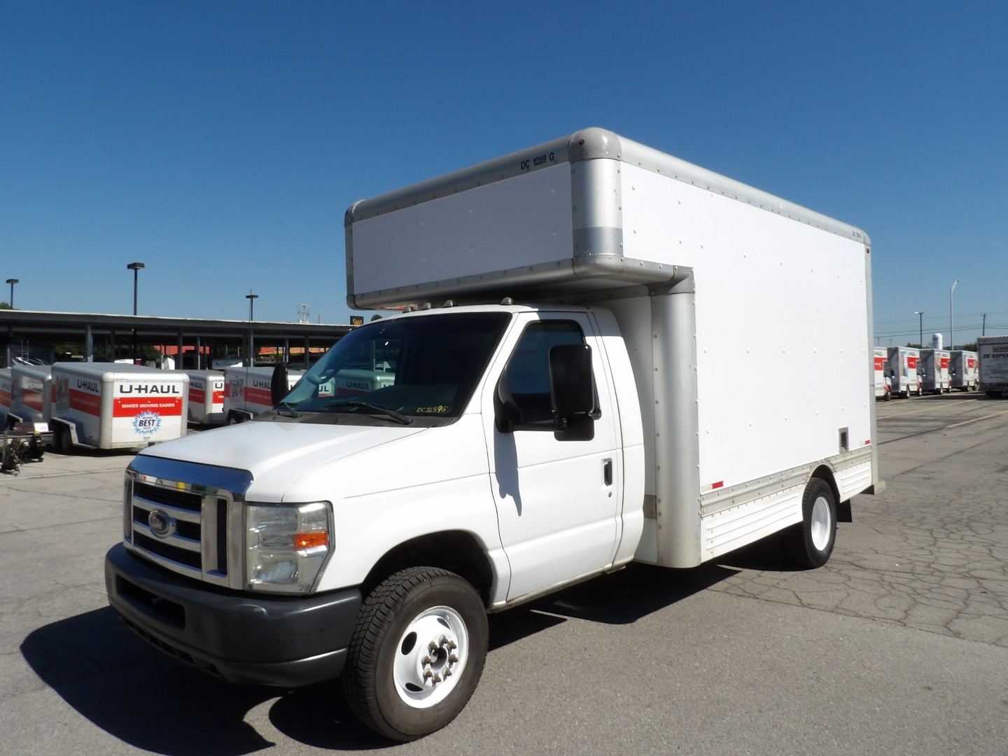 Camion usagé avec fourgon 2012 14&nbsp;pi à vendre