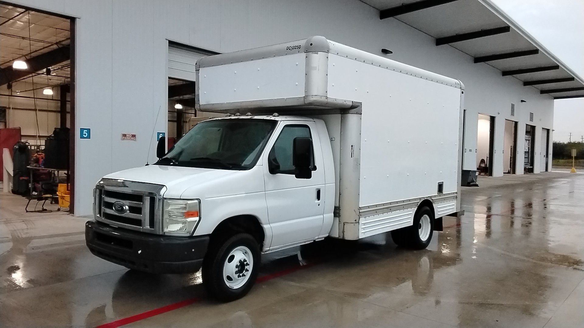 Used 2009 14 ' Box Truck for sale