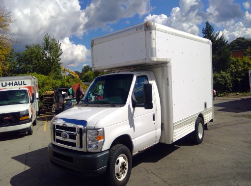 Camion usagé avec fourgon 2008 14&nbsp;pi à vendre