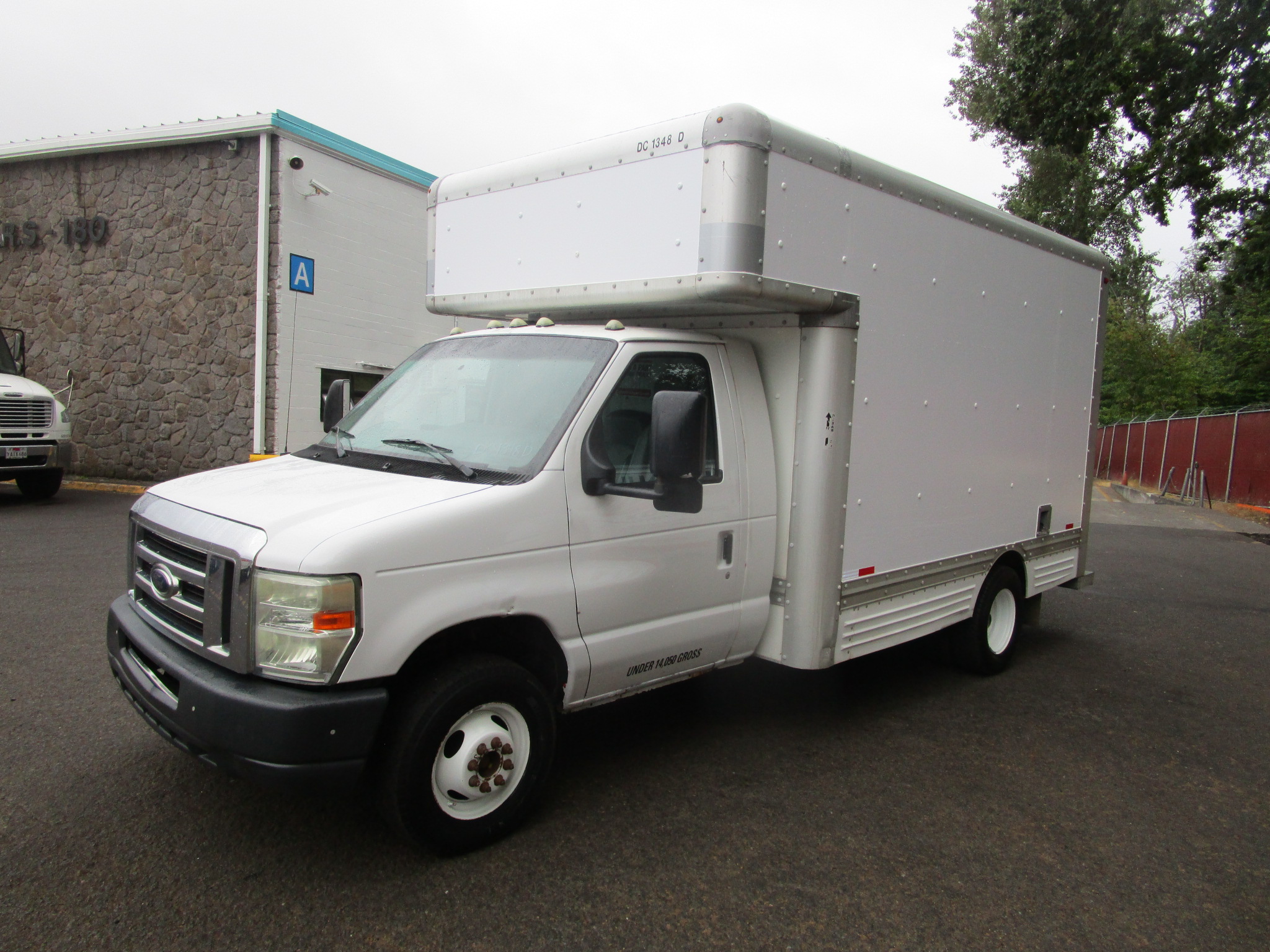 Used 2009 14 ' Box Truck for sale
