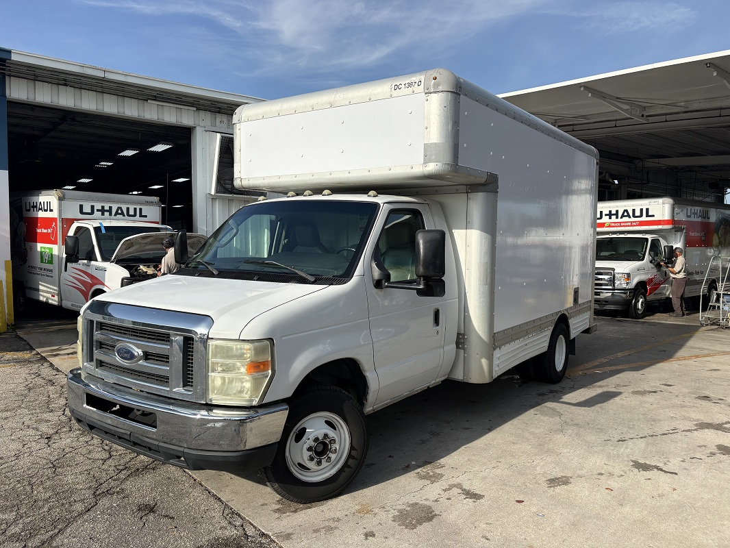Used 2009 14 ' Box Truck for sale