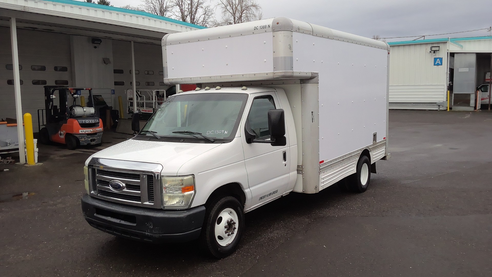 Used 2010 14 ' Box Truck for sale