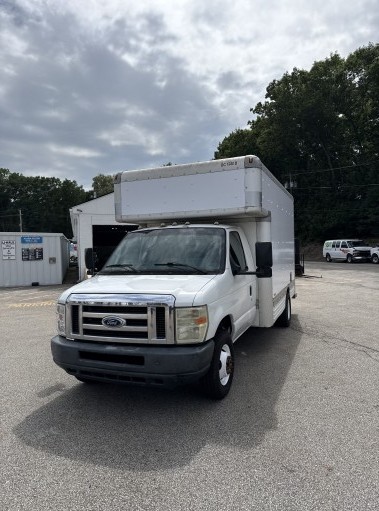 Used 2009 14 ' Box Truck for sale