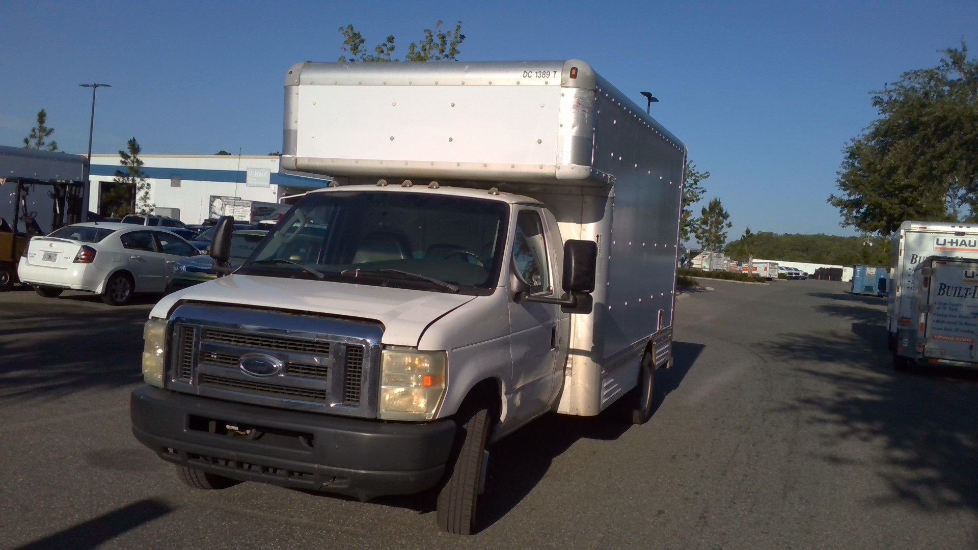 Camion usagé avec fourgon 2008 14 pi à vendre