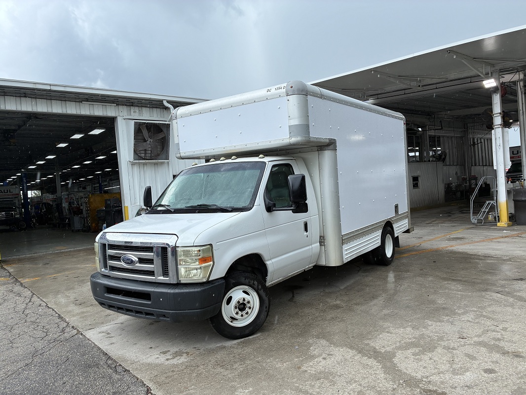 Used 2009 14 ' Box Truck for sale