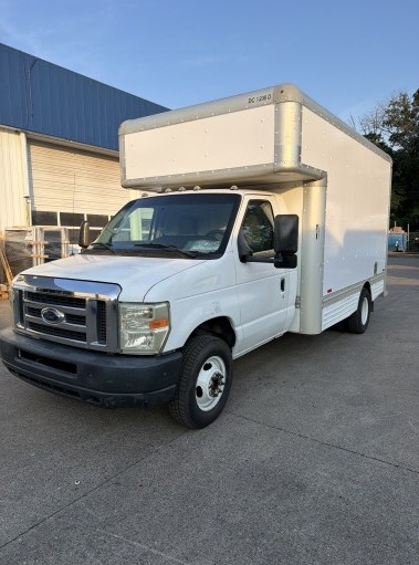 Used 2009 14 ' Box Truck for sale