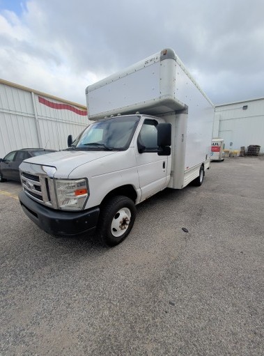 Camión con caja de 201214 ft usado a la venta