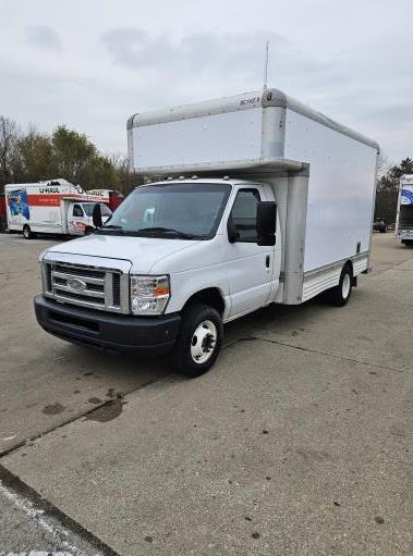 Camion usagé avec fourgon 2009 14 pi à vendre