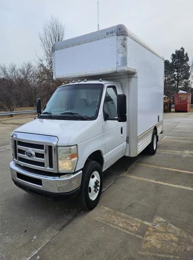 Camion usagé avec fourgon 2008 14 pi à vendre