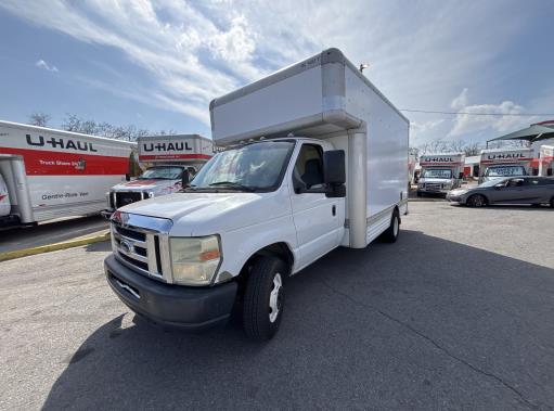 Camión con caja de 200814 ft usado a la venta