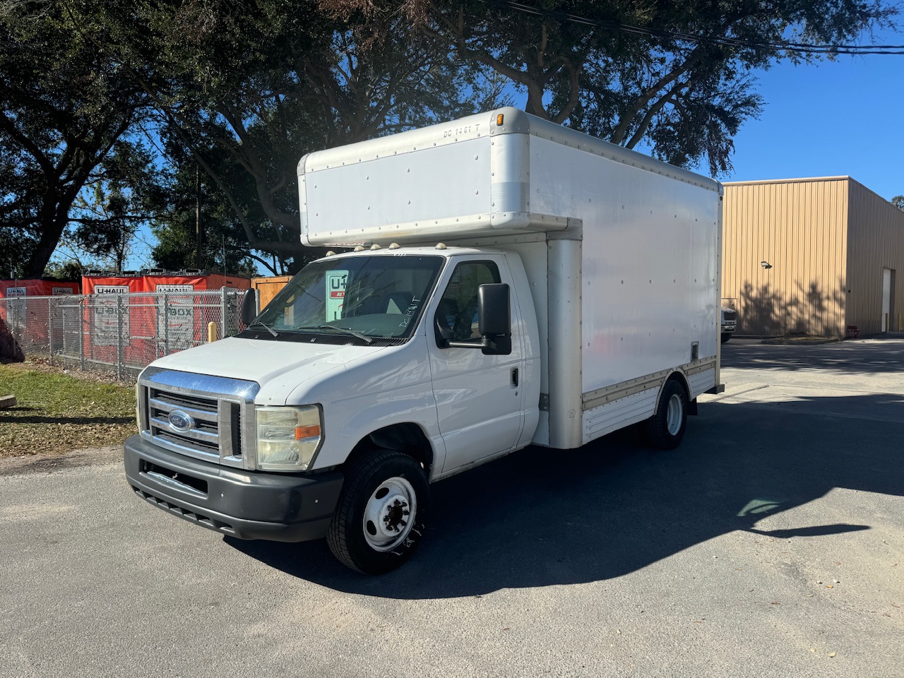 Camion usagé avec fourgon 2008 14 pi à vendre