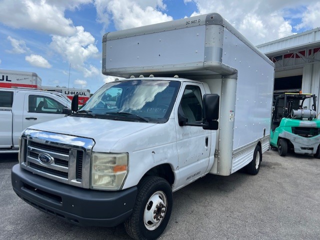 Used 2009 14 ' Box Truck for sale