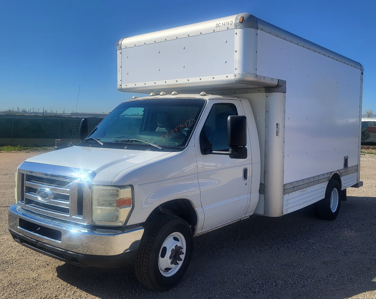 Camion usagé avec fourgon 2009 14 pi à vendre
