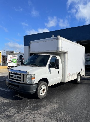 Camion usagé avec fourgon 2009 14&nbsp;pi à vendre