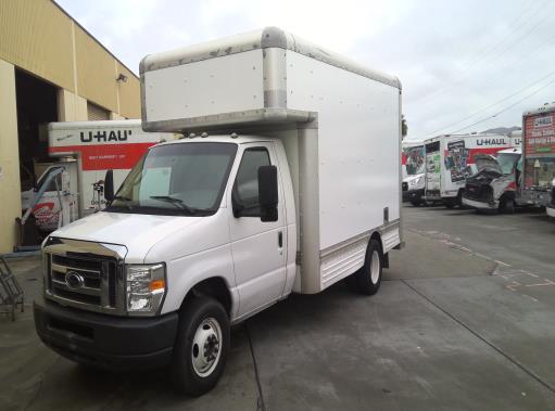 Camion usagé avec fourgon 2008 14 pi à vendre