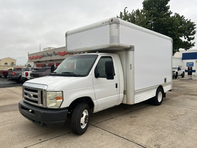 Used 2009 14 ' Box Truck for sale
