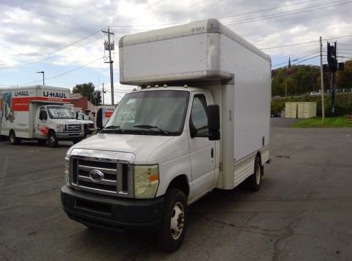 Camion usagé avec fourgon 2010 14&nbsp;pi à vendre