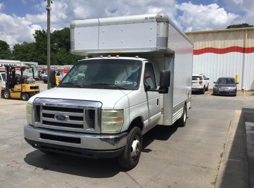 Camión con caja de 200914 ft usado a la venta