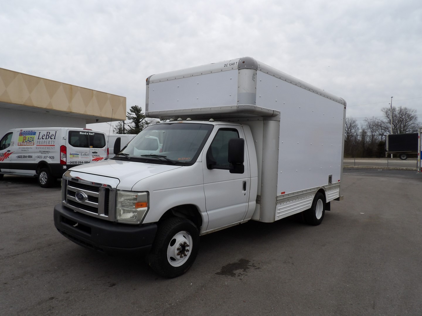 Camion usagé avec fourgon 2008 14 pi à vendre