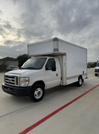 Used 2009 14 ' Box Truck for sale