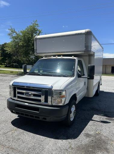 Used 2008 14 ' Box Truck for sale