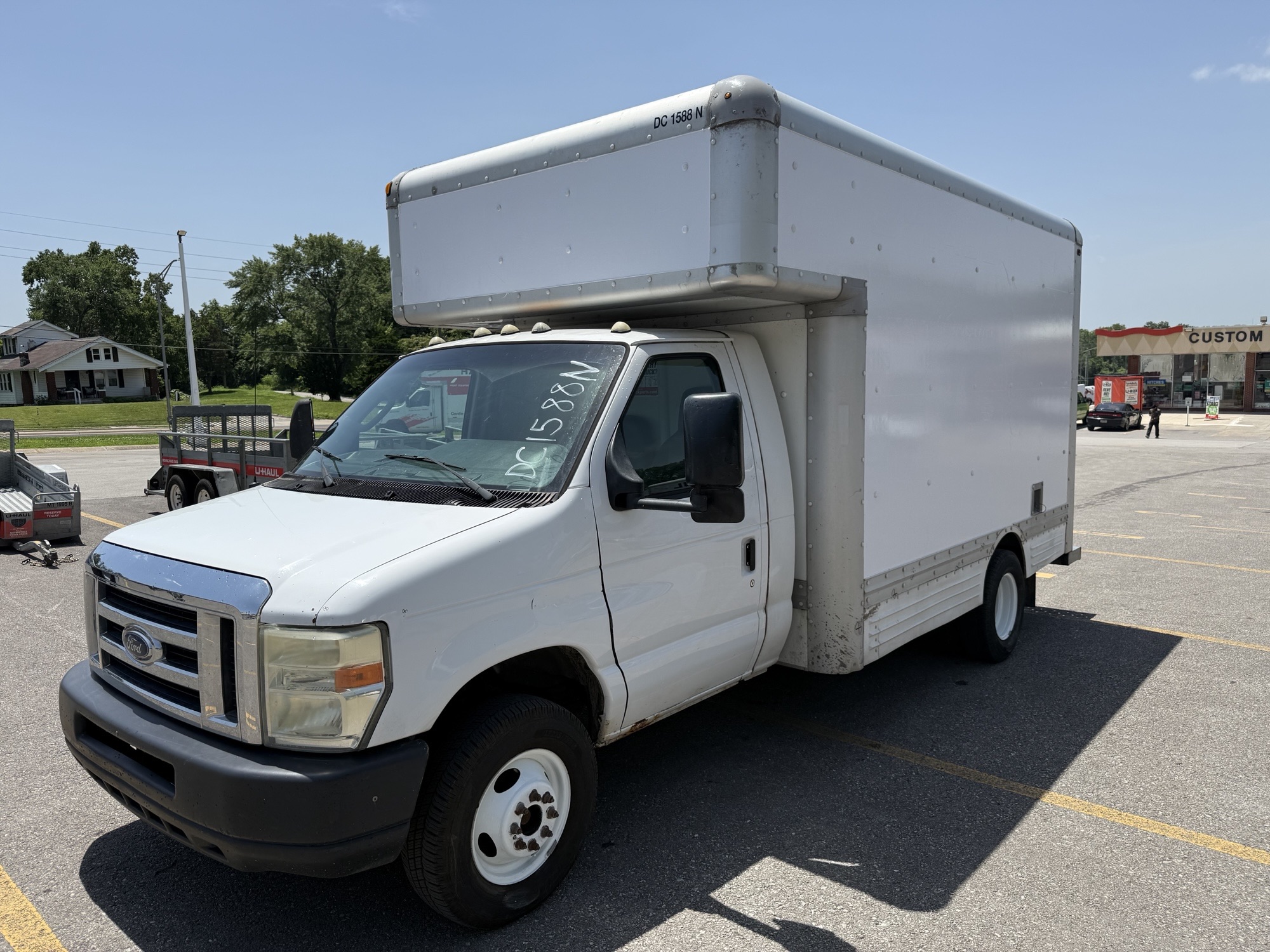 Used 2010 14 ' Box Truck for sale
