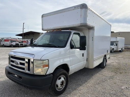 Camión con caja de 200814 ft usado a la venta