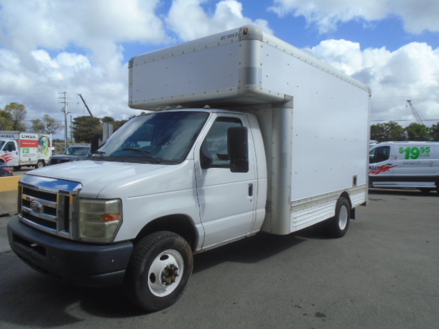 Used 2009 14 ' Box Truck for sale