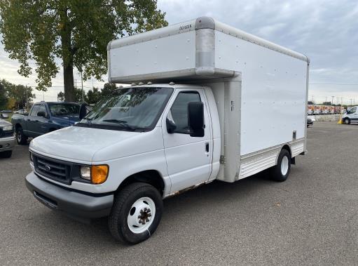 Camion usagé avec fourgon 2007 14 pi à vendre