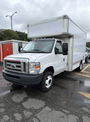 Camion usagé avec fourgon 2012 14&nbsp;pi à vendre