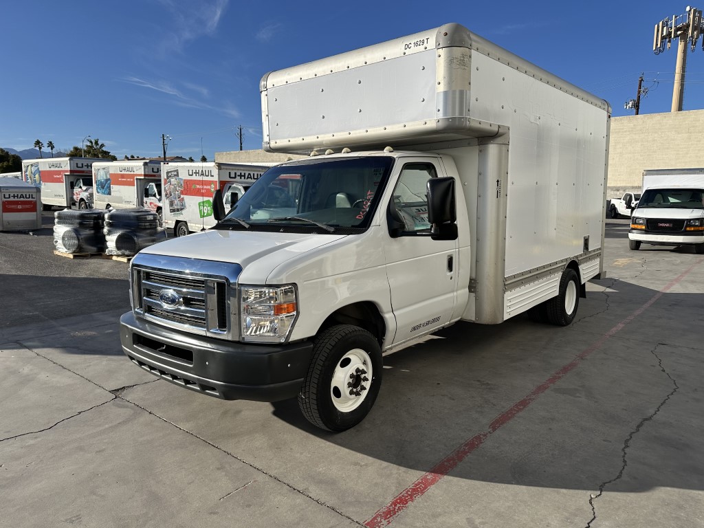 Camión con caja de 200814 ft usado a la venta