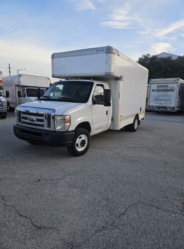 Camión con caja de 201214 ft usado a la venta