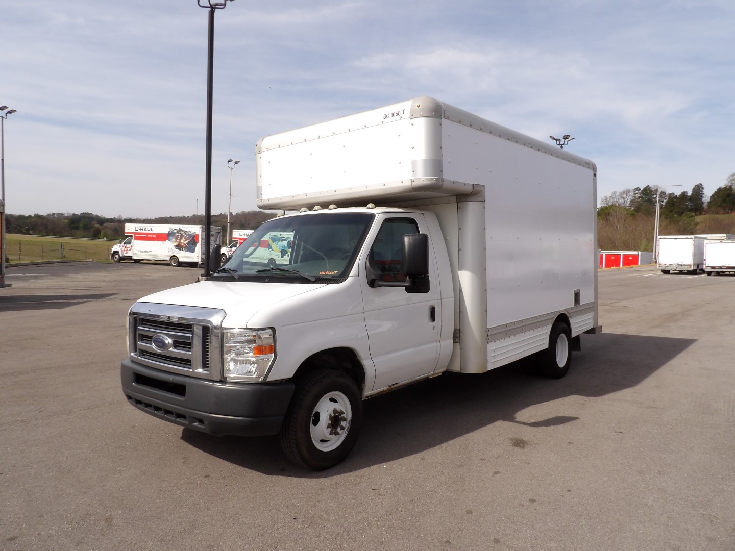 Camion usagé avec fourgon 2008 14 pi à vendre
